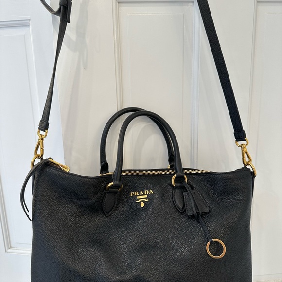 Prada Black leather shoulder bag - Picture 3 of 11